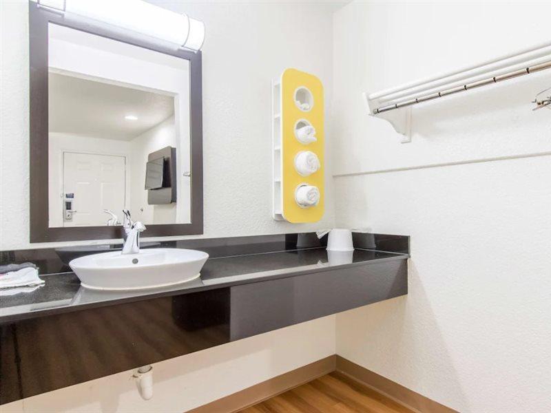 Motel 6 Ontario Airport Экстерьер фото