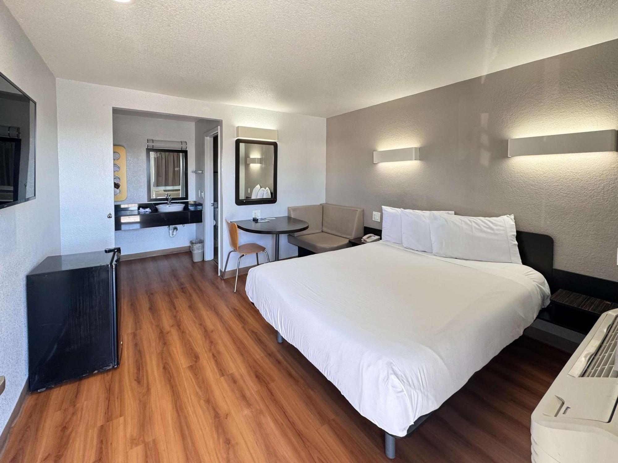 Motel 6 Ontario Airport Экстерьер фото