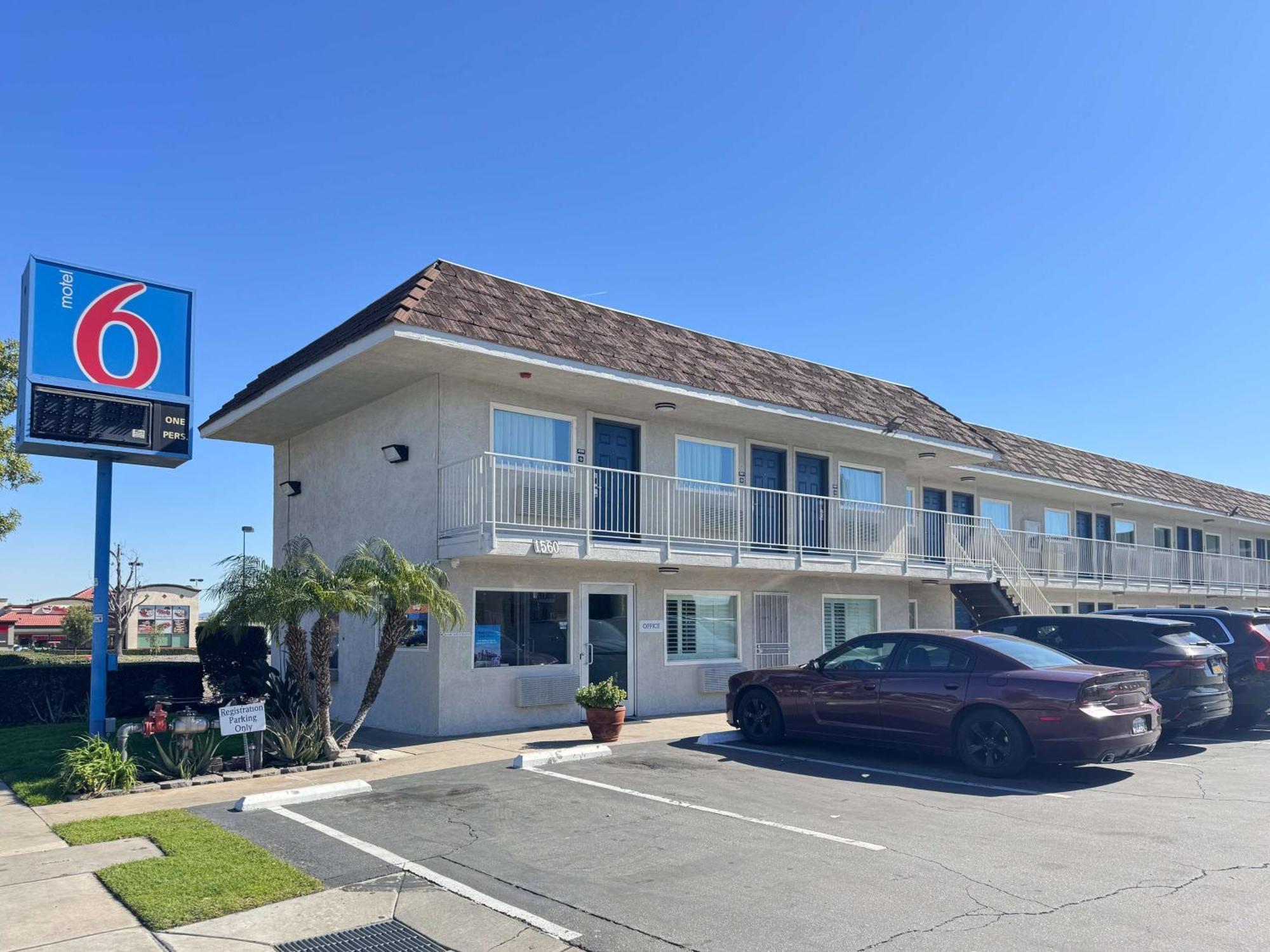 Motel 6 Ontario Airport Экстерьер фото