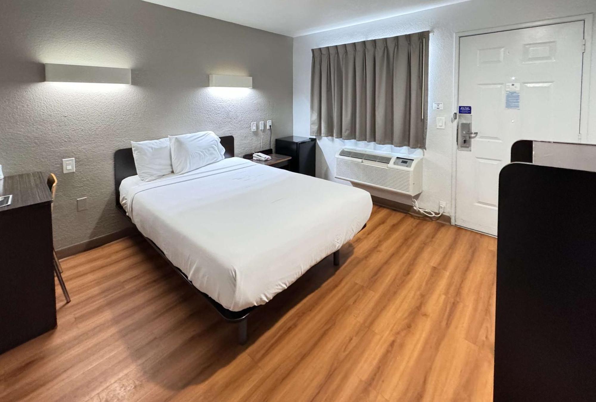 Motel 6 Ontario Airport Экстерьер фото