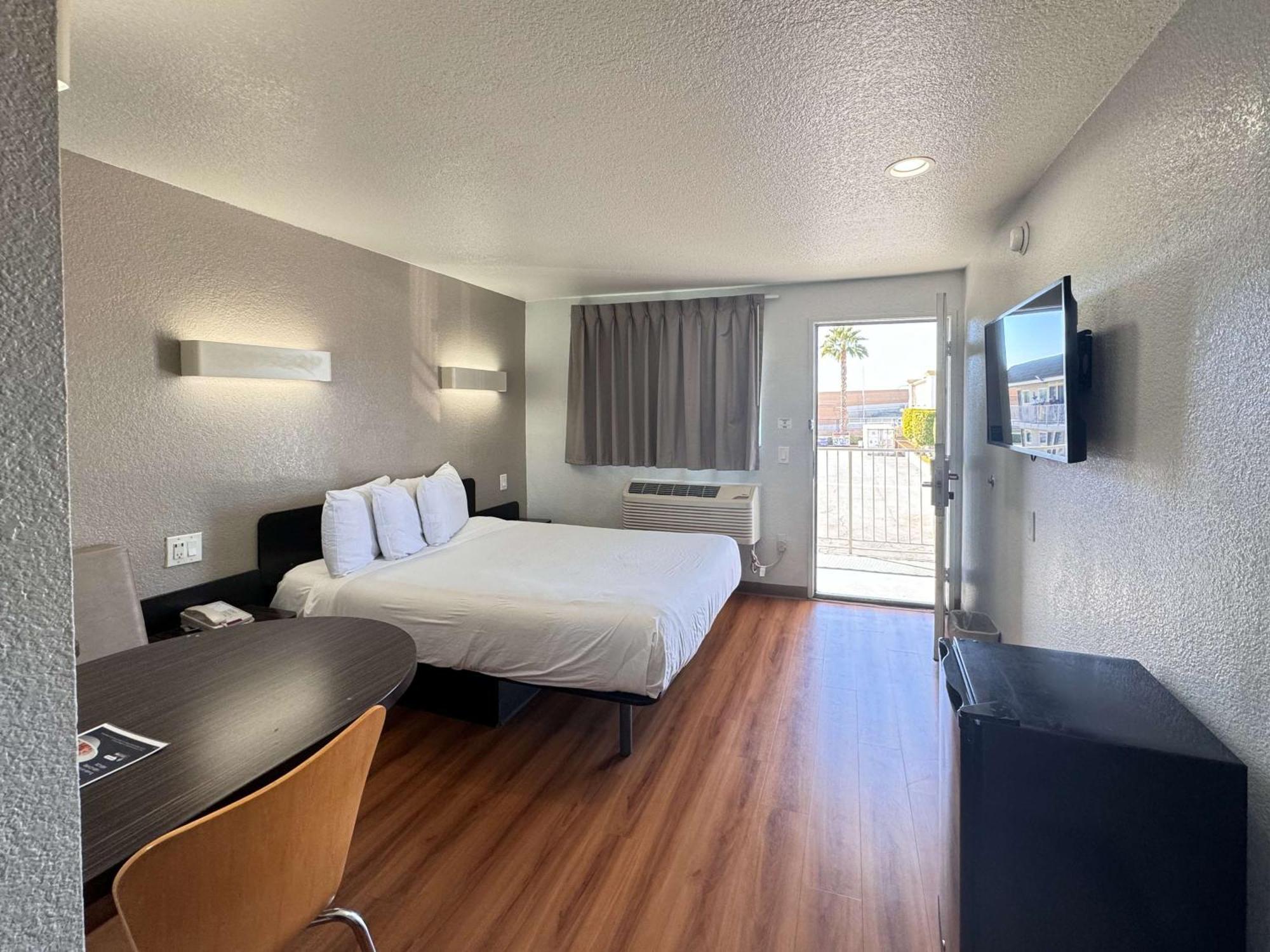 Motel 6 Ontario Airport Экстерьер фото