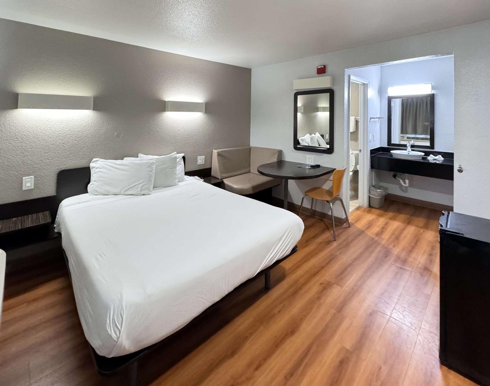 Motel 6 Ontario Airport Экстерьер фото