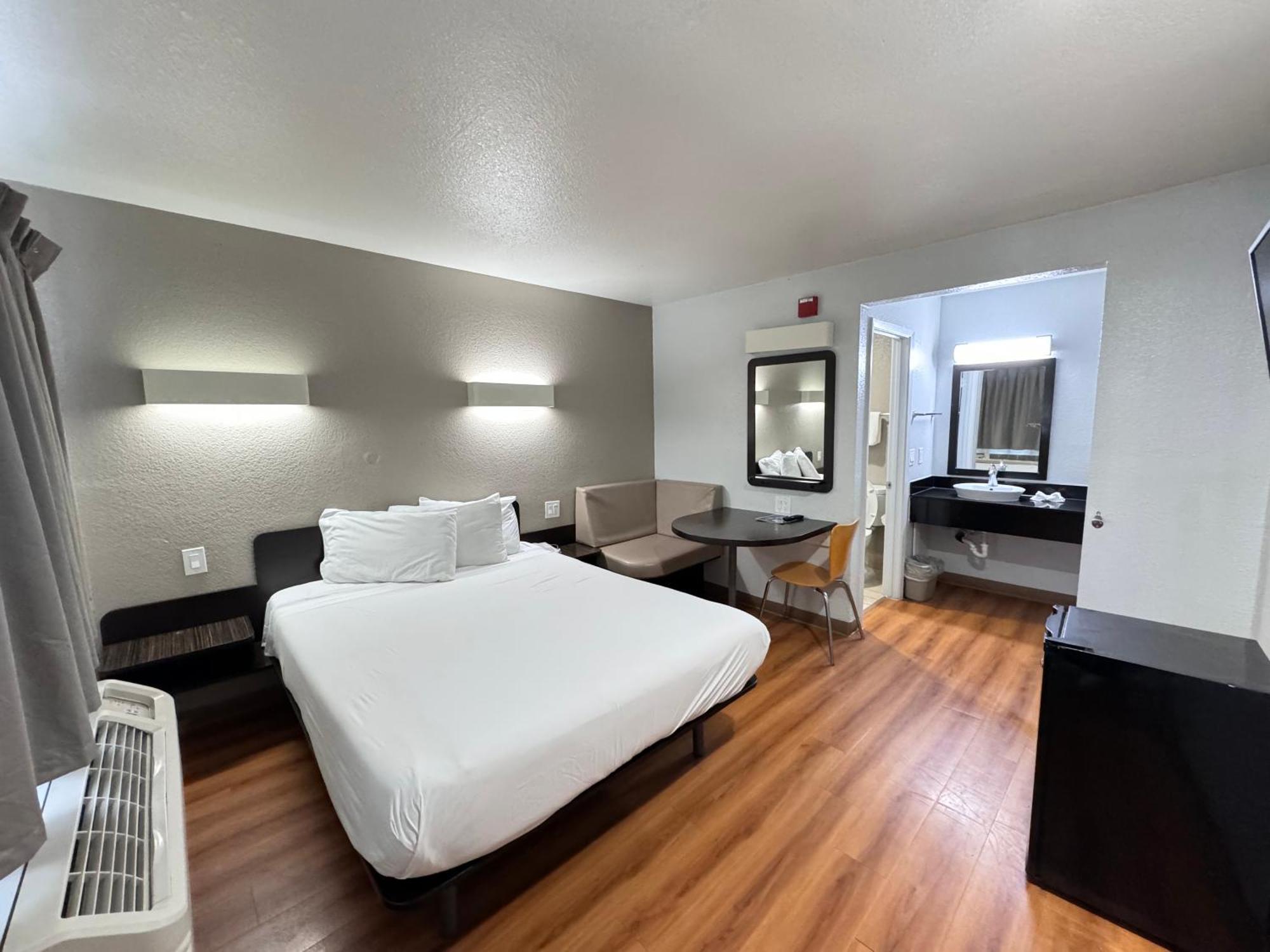 Motel 6 Ontario Airport Экстерьер фото