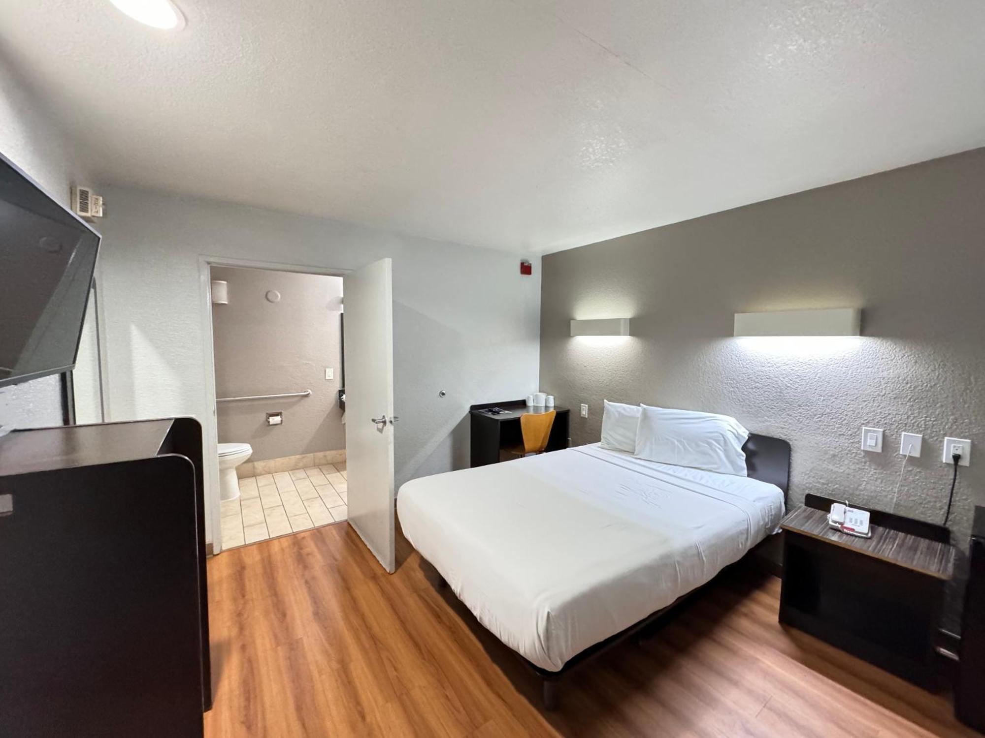 Motel 6 Ontario Airport Экстерьер фото