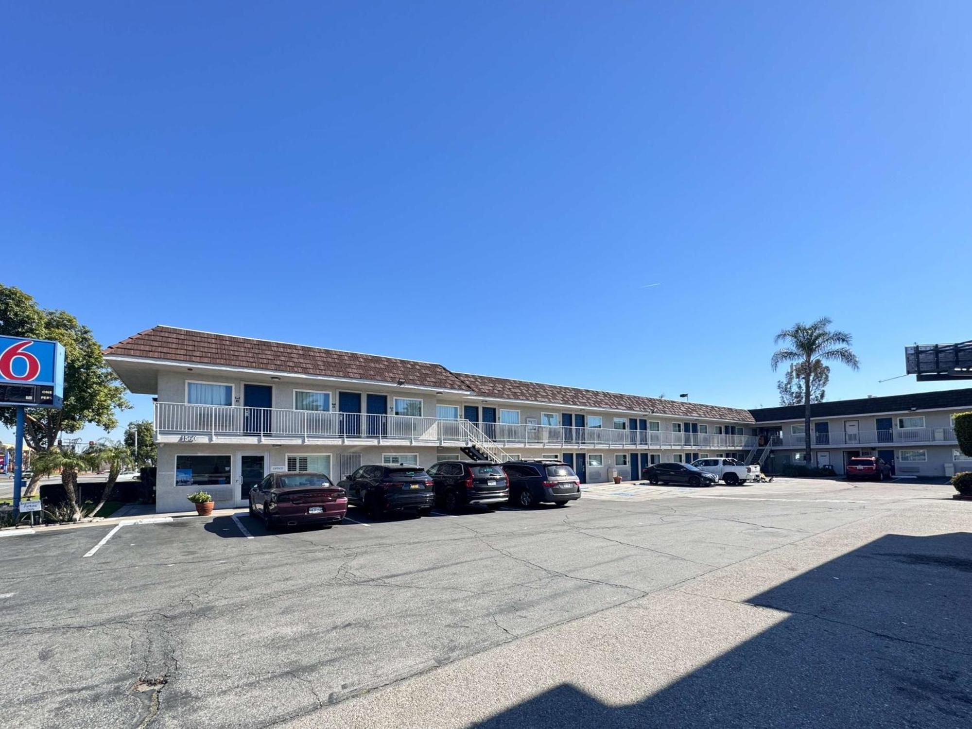 Motel 6 Ontario Airport Экстерьер фото