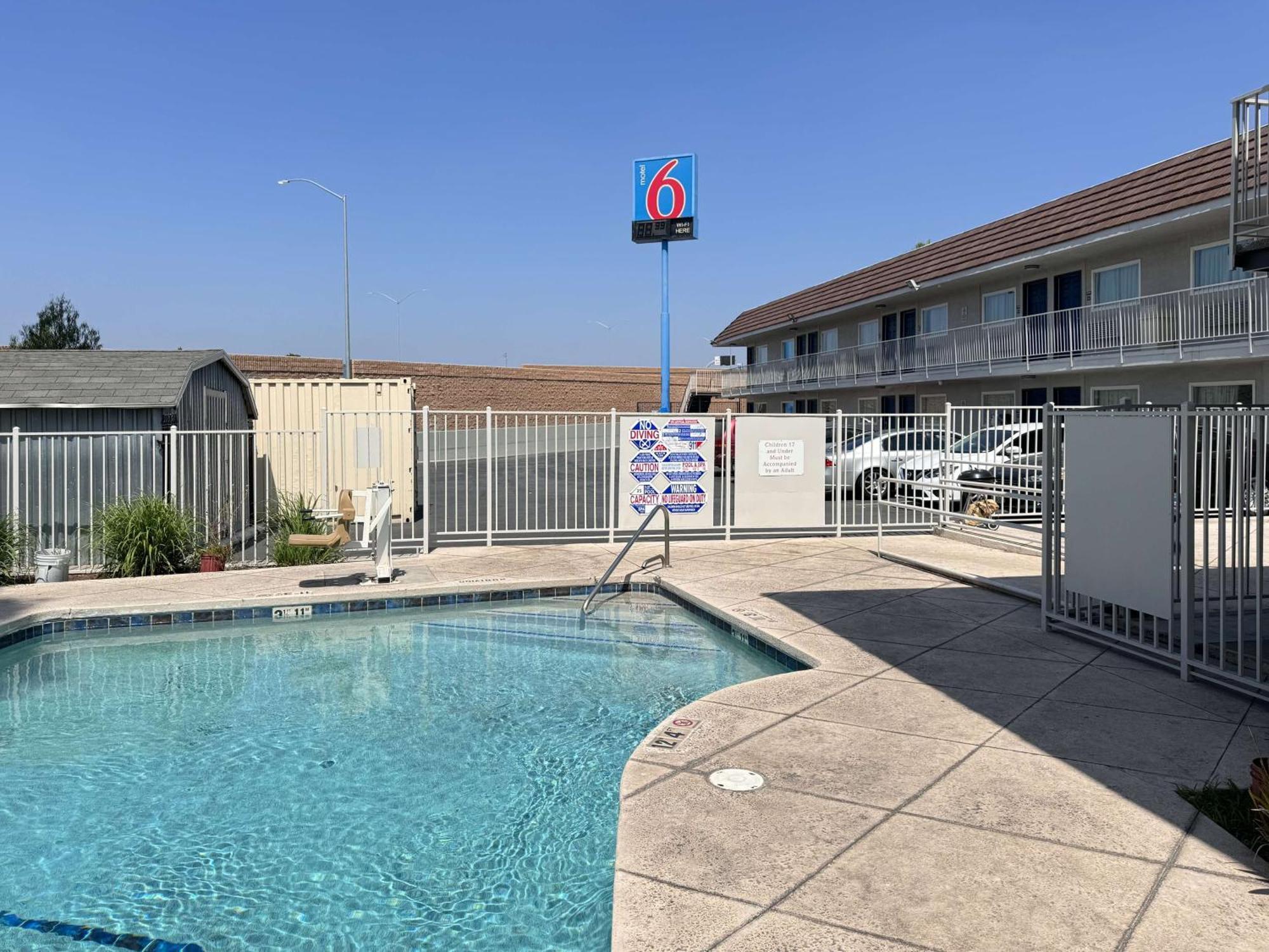Motel 6 Ontario Airport Экстерьер фото