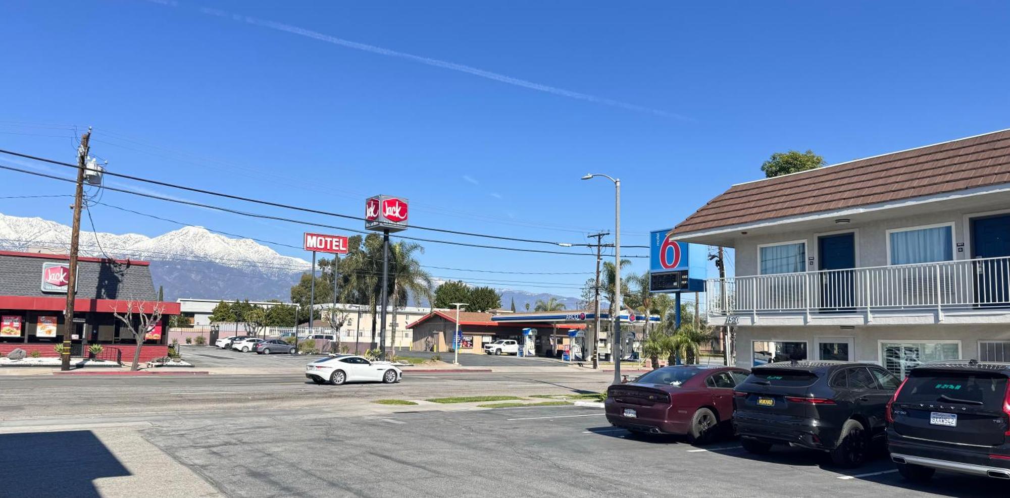 Motel 6 Ontario Airport Экстерьер фото