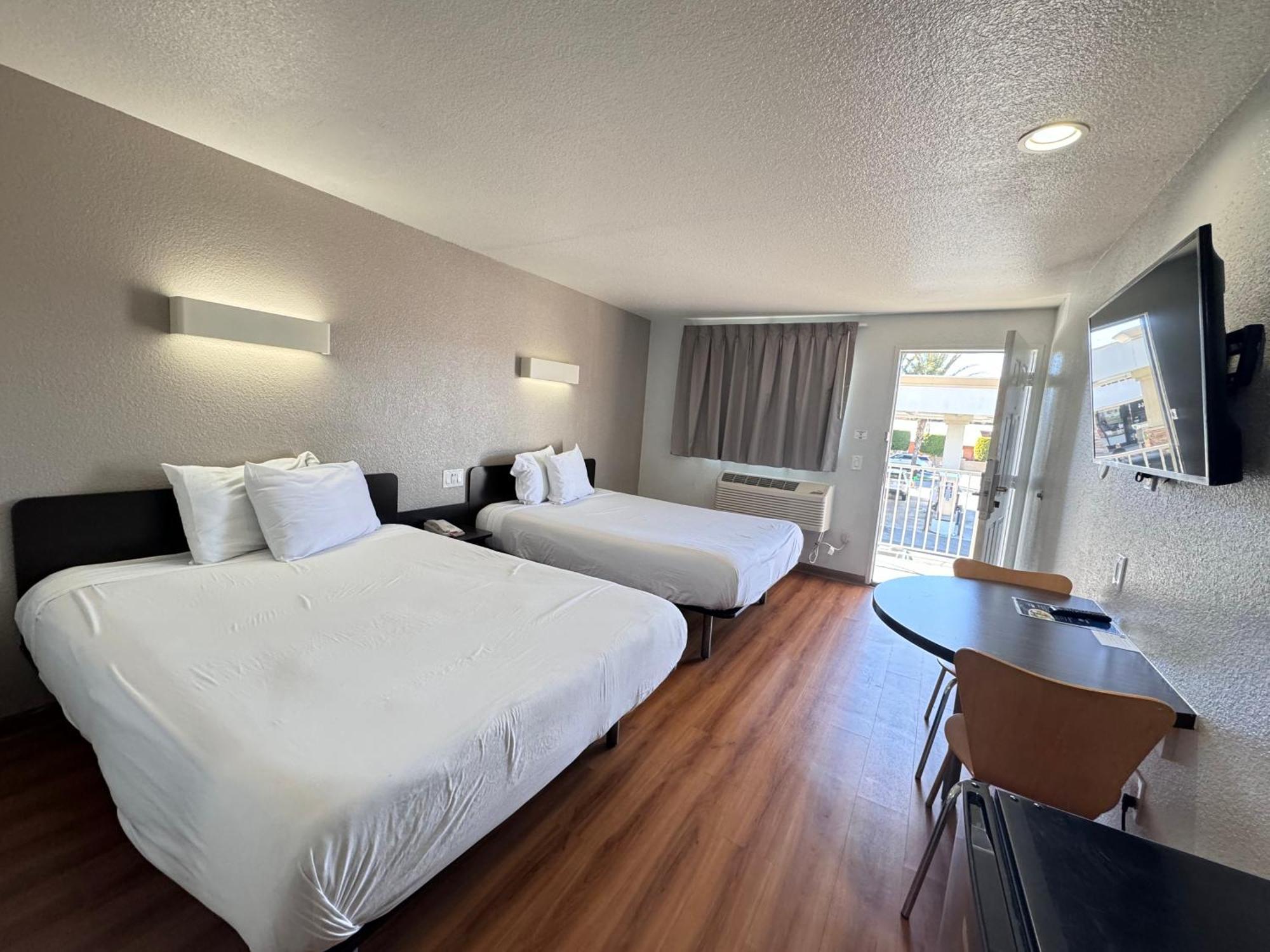 Motel 6 Ontario Airport Экстерьер фото