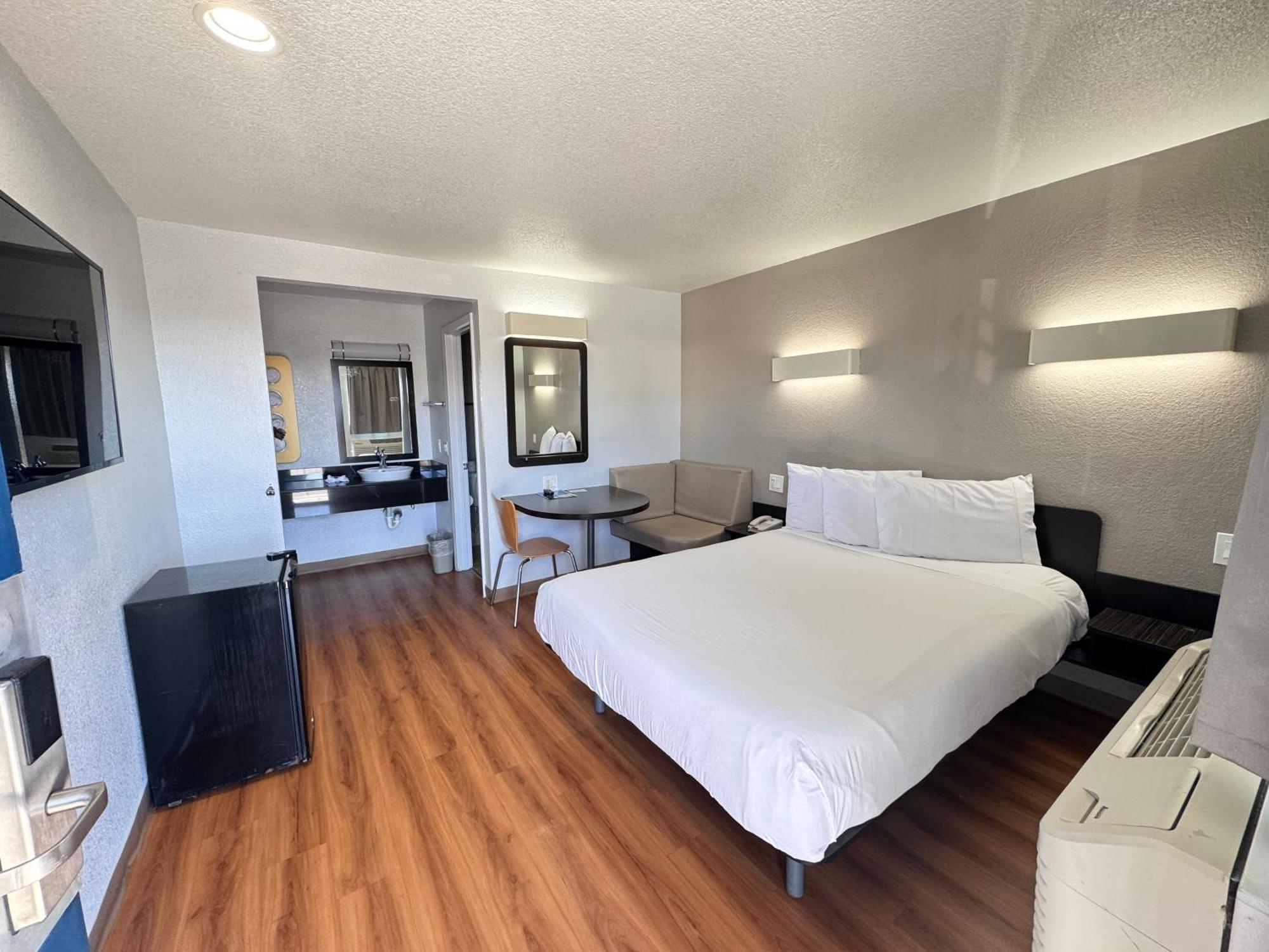 Motel 6 Ontario Airport Экстерьер фото