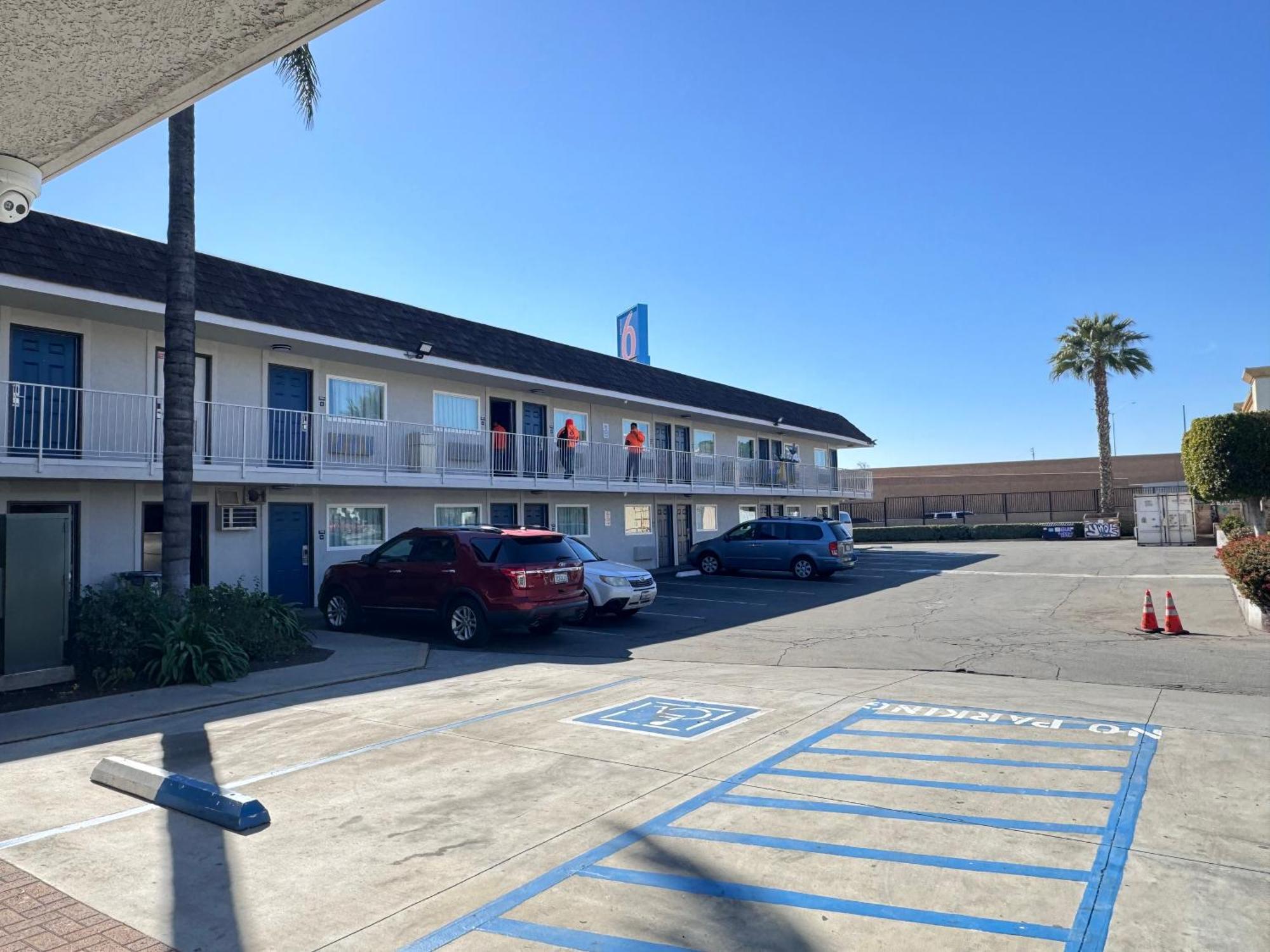 Motel 6 Ontario Airport Экстерьер фото