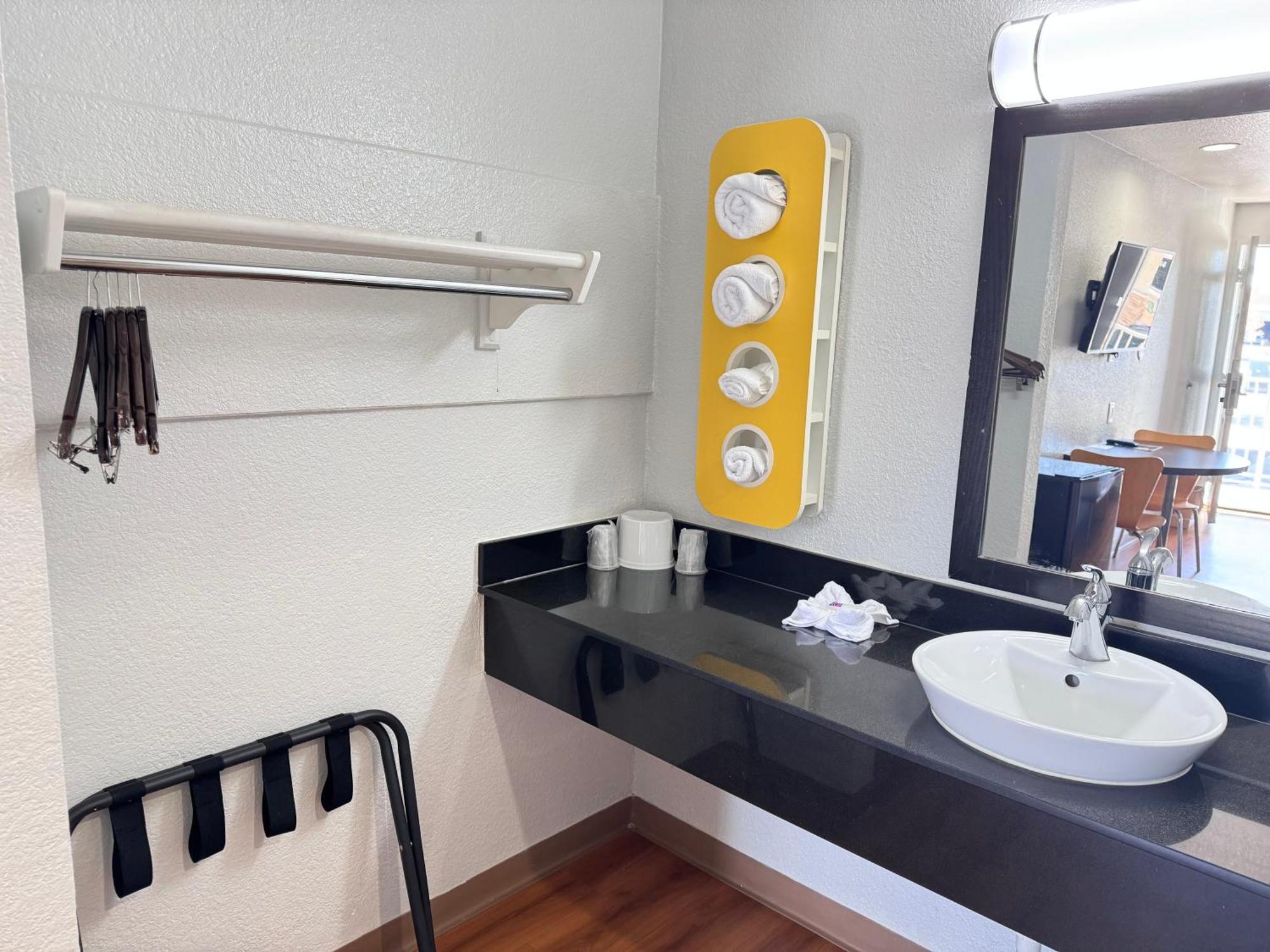 Motel 6 Ontario Airport Экстерьер фото