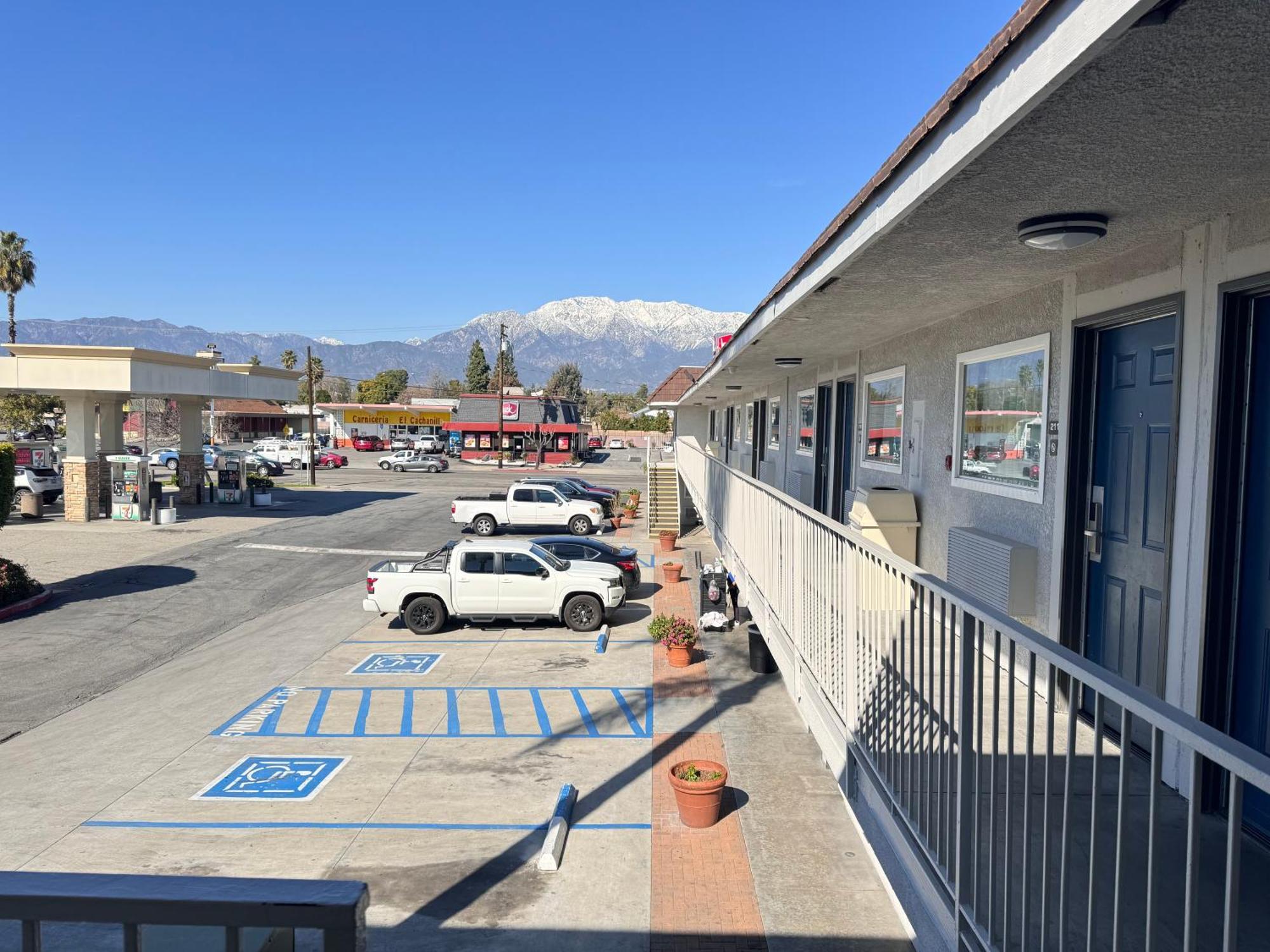 Motel 6 Ontario Airport Экстерьер фото