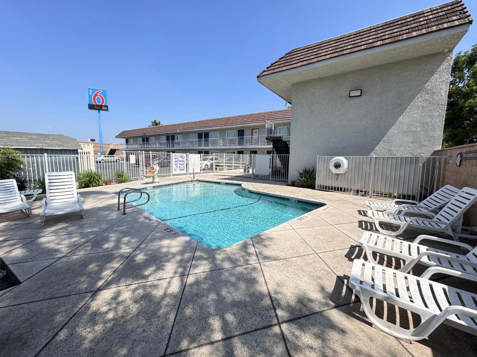 Motel 6 Ontario Airport Экстерьер фото