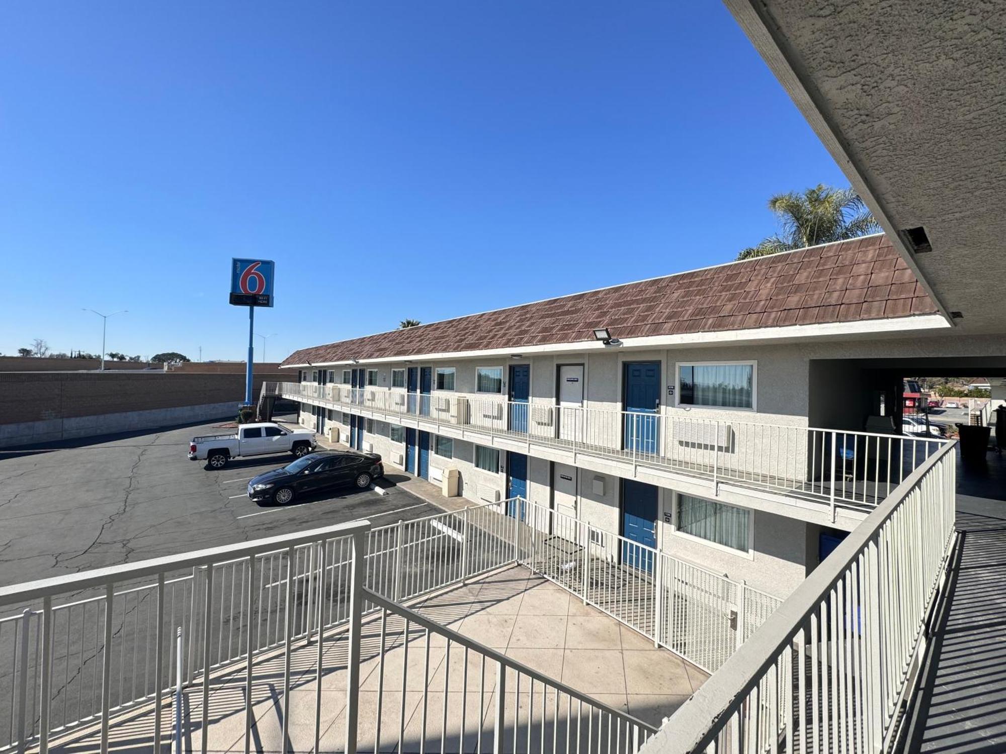 Motel 6 Ontario Airport Экстерьер фото