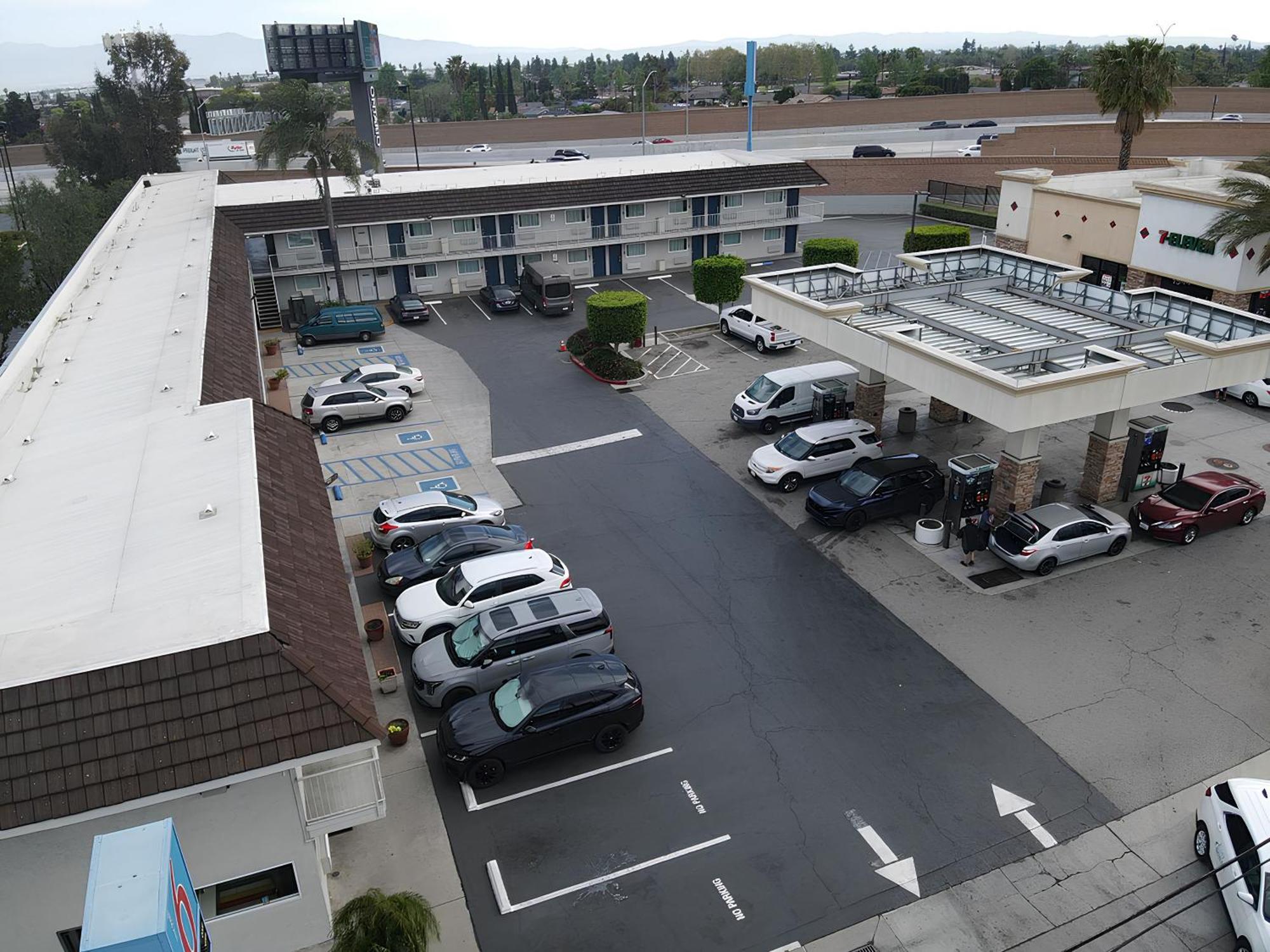 Motel 6 Ontario Airport Экстерьер фото