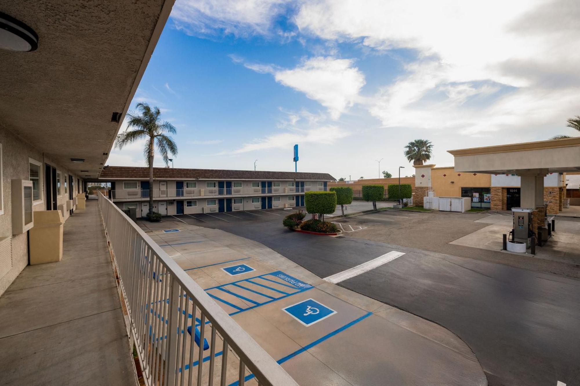 Motel 6 Ontario Airport Экстерьер фото