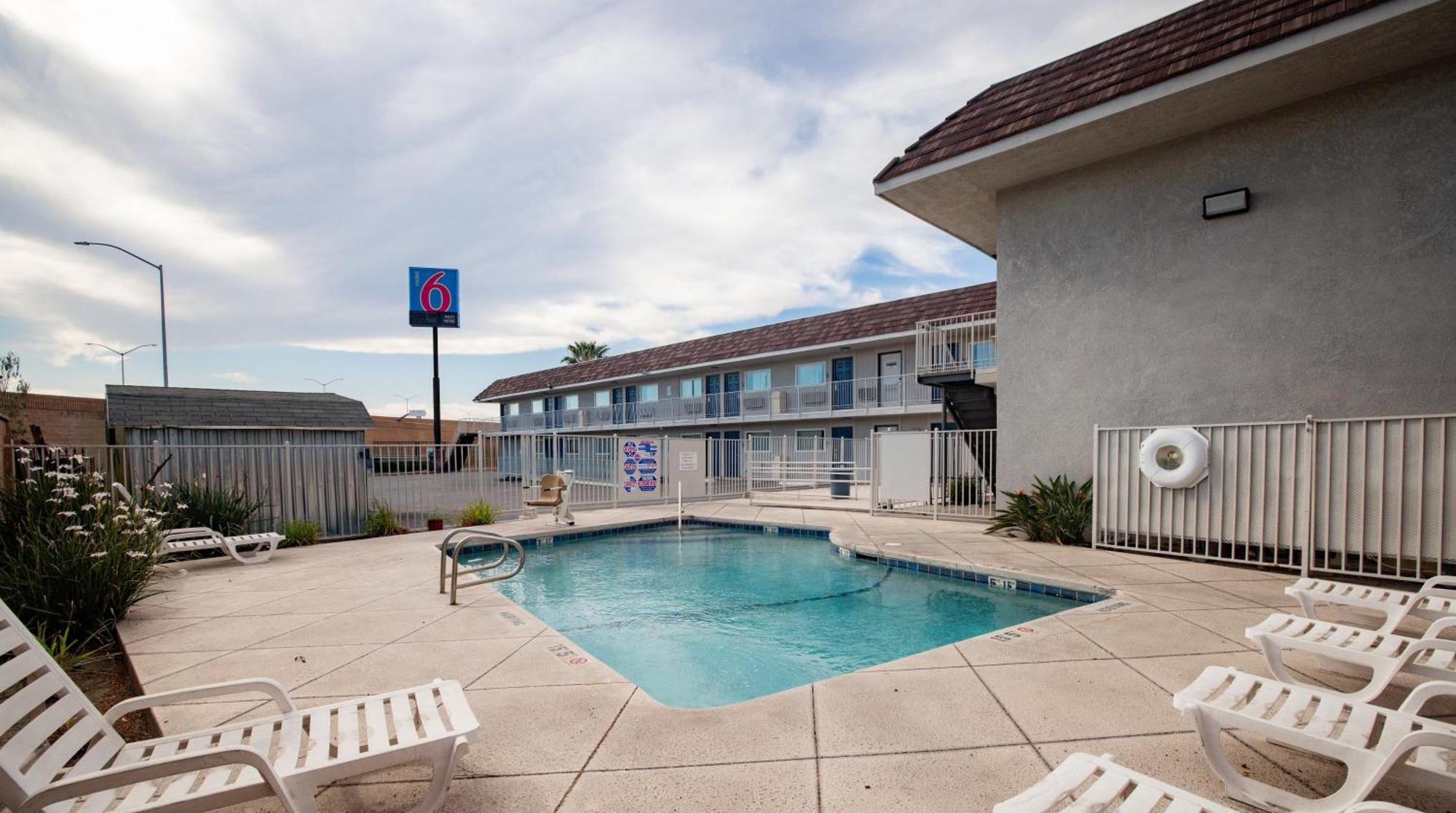 Motel 6 Ontario Airport Экстерьер фото