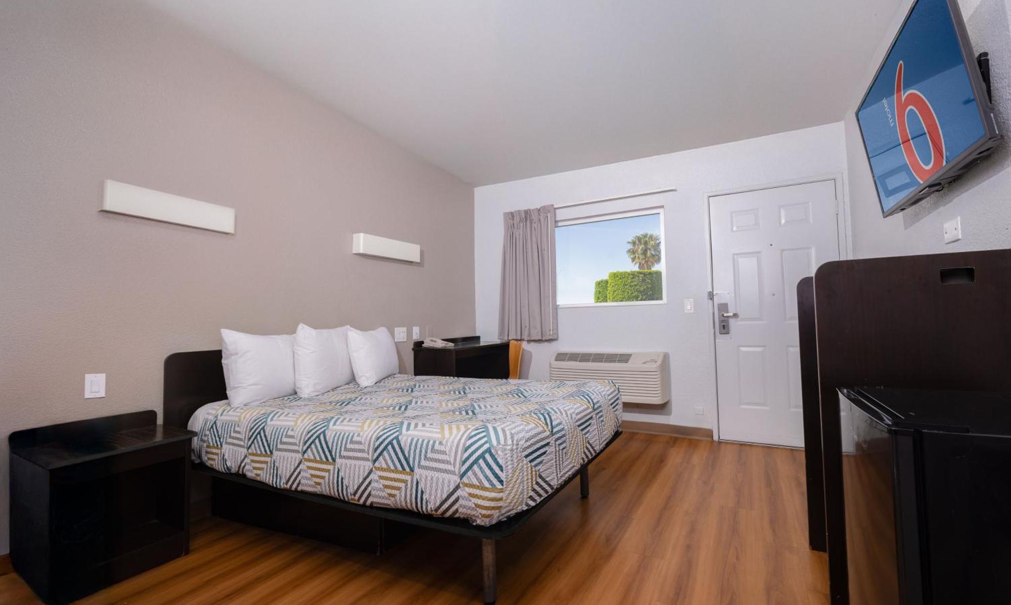 Motel 6 Ontario Airport Экстерьер фото