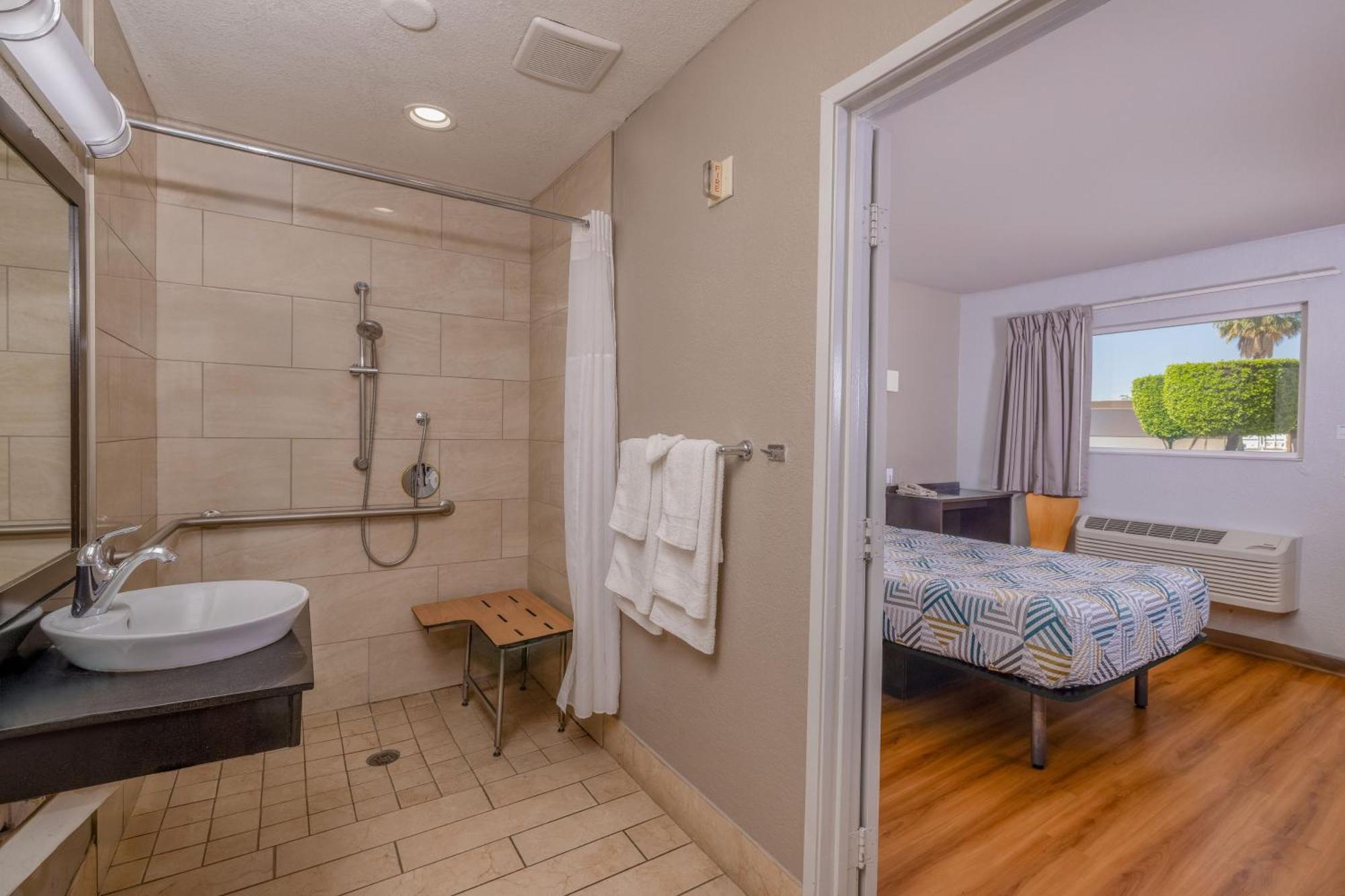 Motel 6 Ontario Airport Экстерьер фото