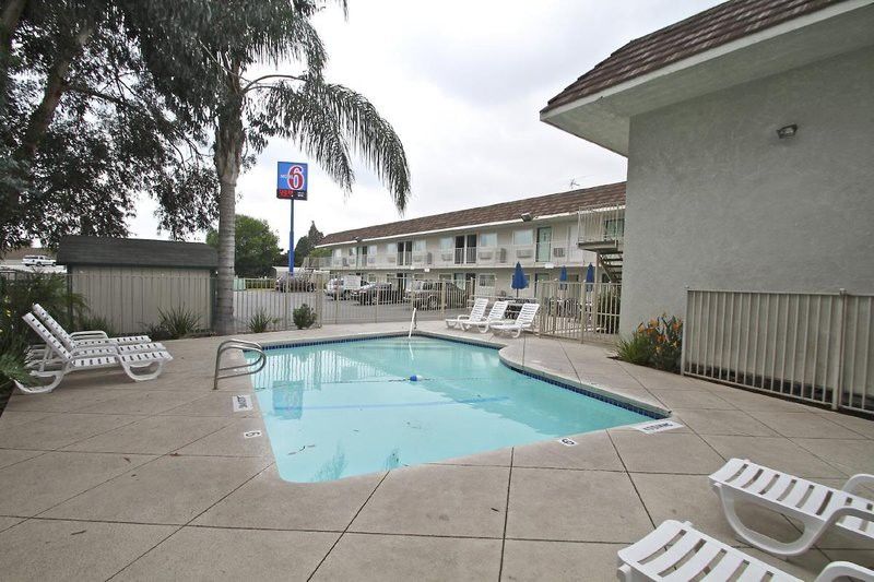 Motel 6 Ontario Airport Экстерьер фото
