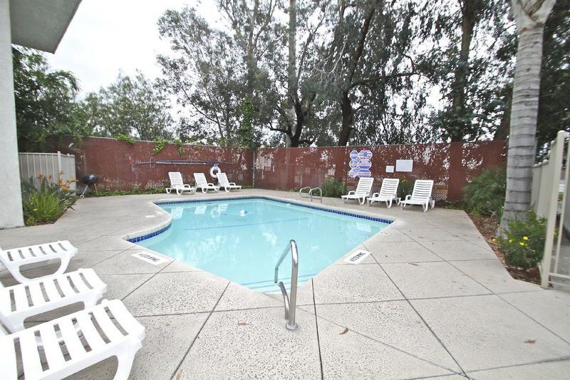 Motel 6 Ontario Airport Экстерьер фото