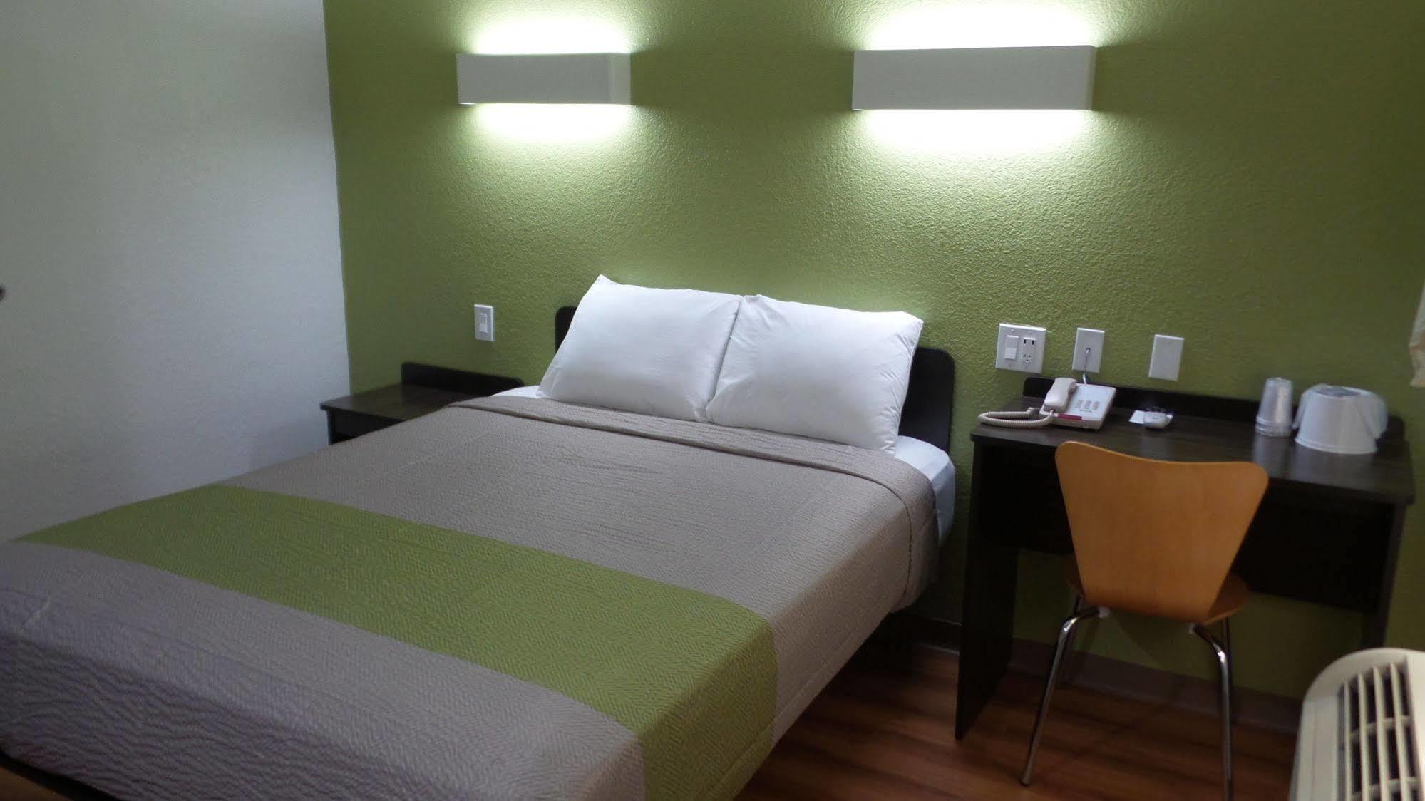 Motel 6 Ontario Airport Экстерьер фото