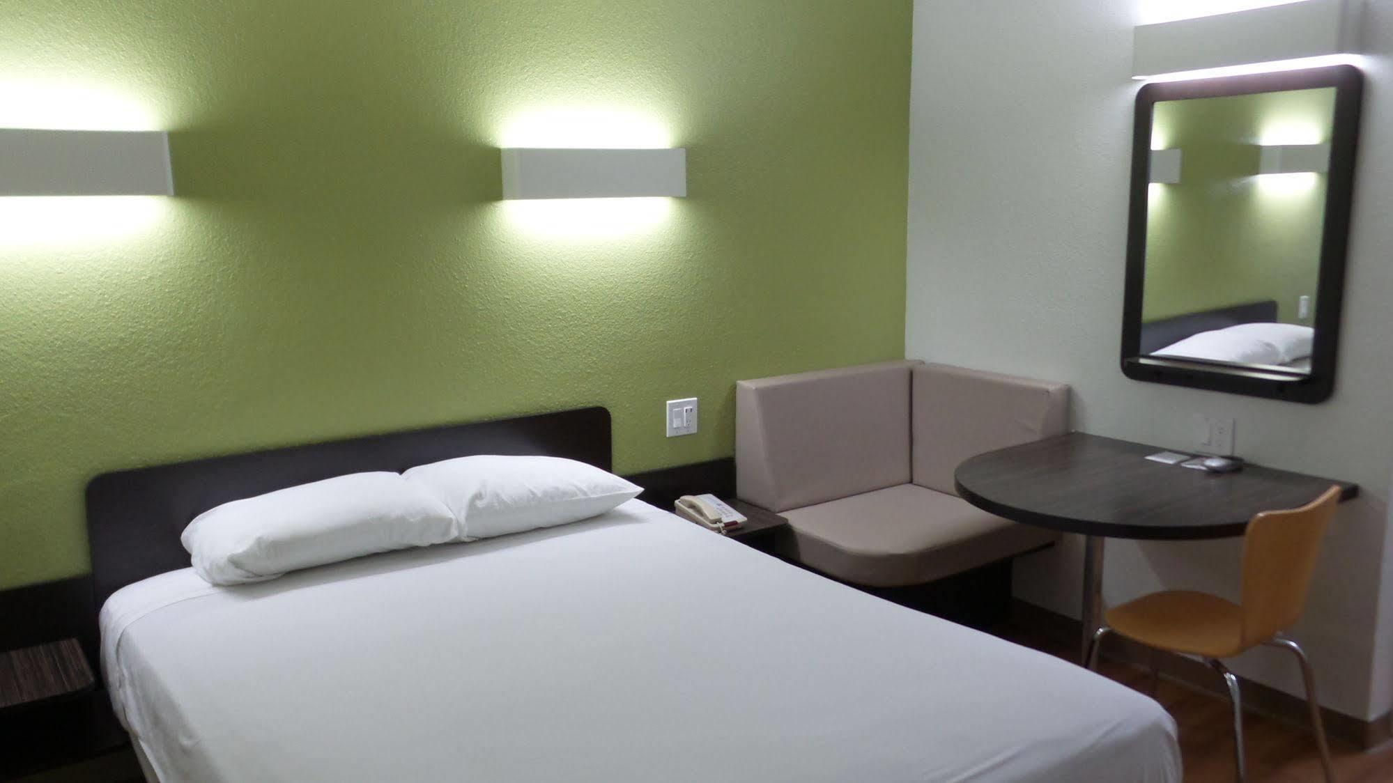 Motel 6 Ontario Airport Экстерьер фото
