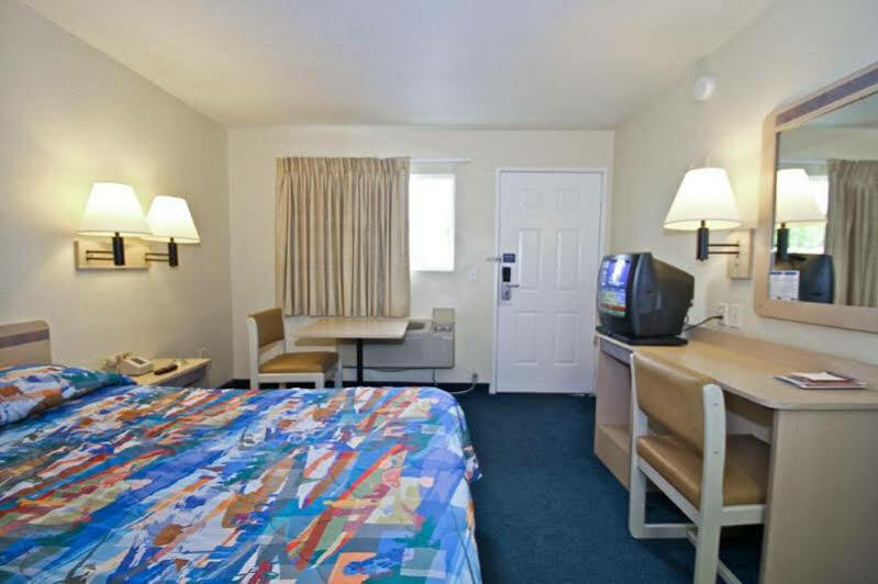 Motel 6 Ontario Airport Экстерьер фото