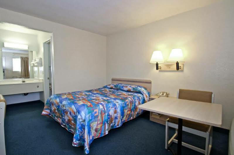 Motel 6 Ontario Airport Экстерьер фото