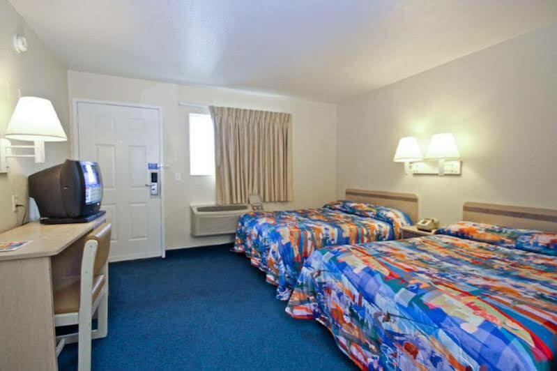Motel 6 Ontario Airport Экстерьер фото