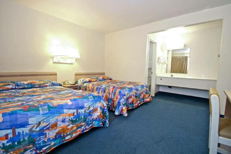 Motel 6 Ontario Airport Экстерьер фото